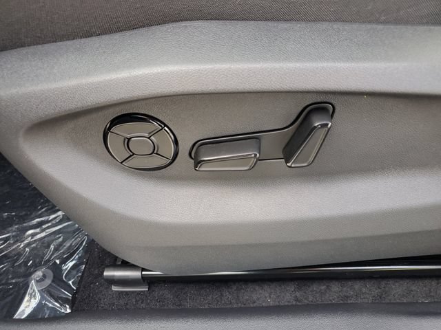 New 2026 Volkswagen Tiguan SE AWD/4WD image 18