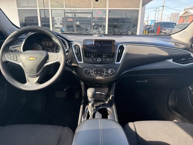 Used 2023 Chevrolet Malibu LT image 3
