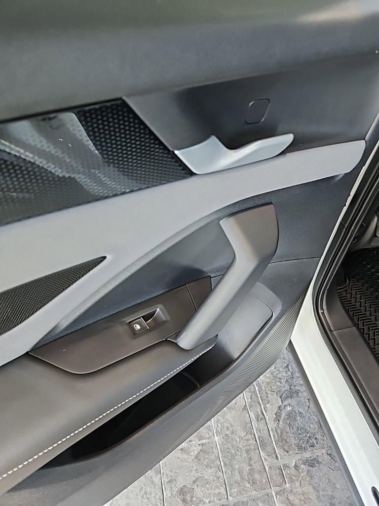 New 2026 Volkswagen Tiguan SE R-Line image 22