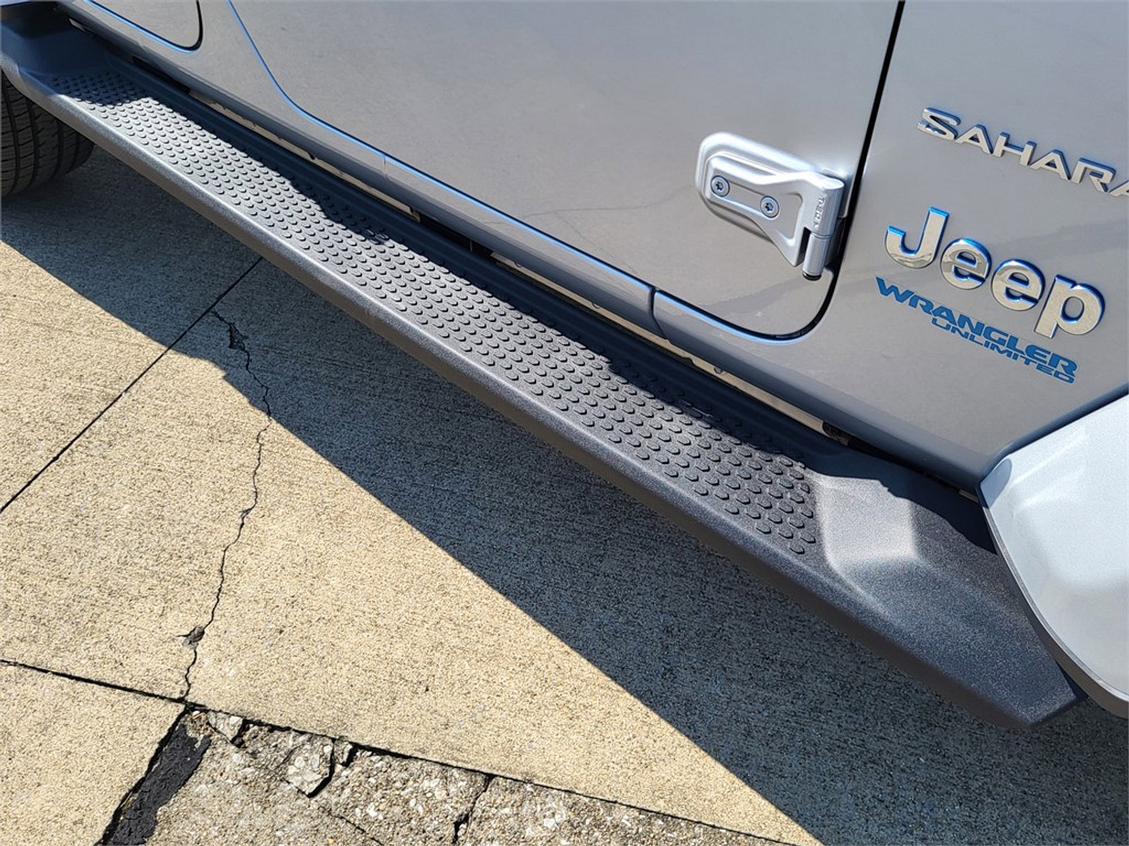 Used 2022 Jeep Wrangler Unlimited Sahara w/ Cold Weather Group image 11