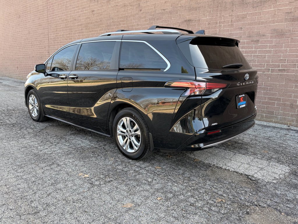 Used 2022 Toyota Sienna Platinum w/ Protection Package (TMS) image 3