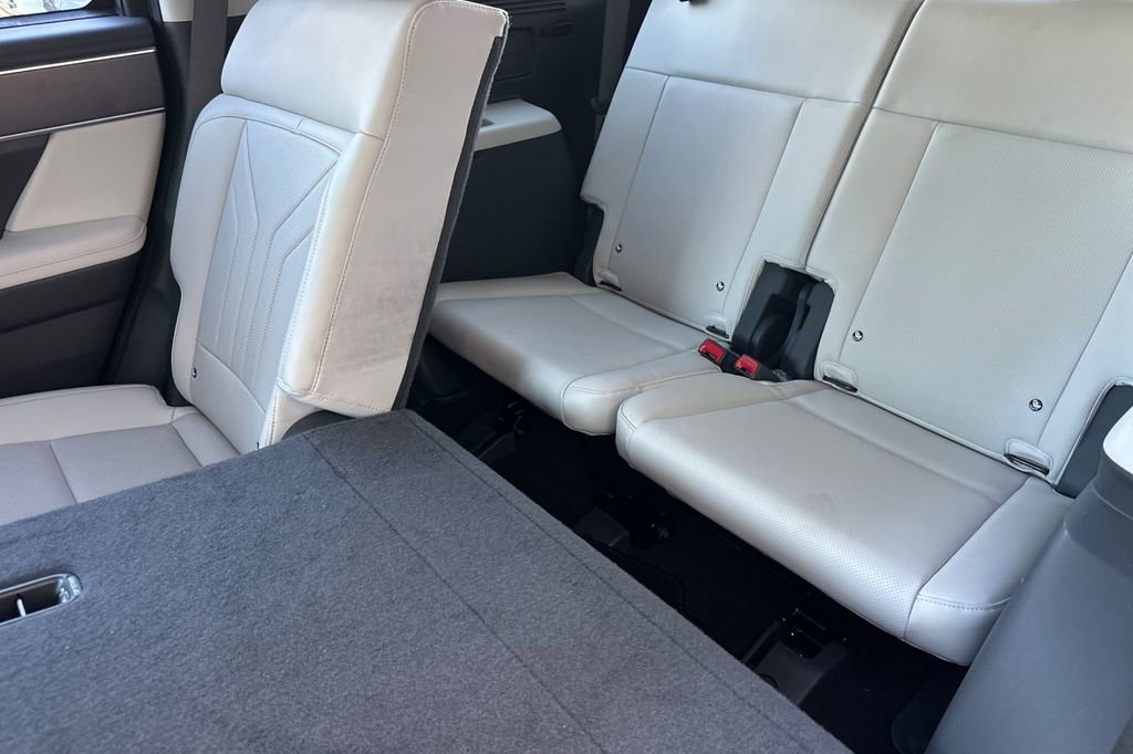 Used 2025 Hyundai Santa Fe SEL image 13