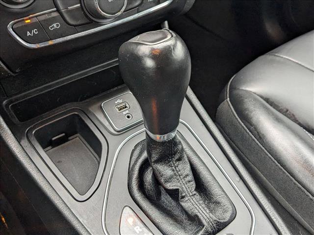 Used 2019 Jeep Cherokee Latitude Plus image 12