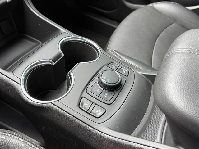 Used 2023 GMC Terrain SLT w/ Elevation Edition FWD image 15