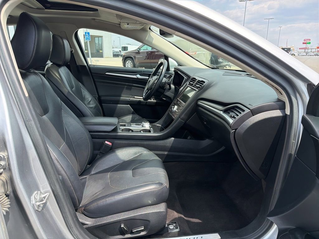 Used 2020 Ford Fusion Titanium AWD/4WD image 21
