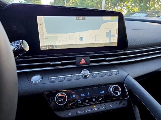 Certified 2025 Hyundai Elantra SEL FWD image 13