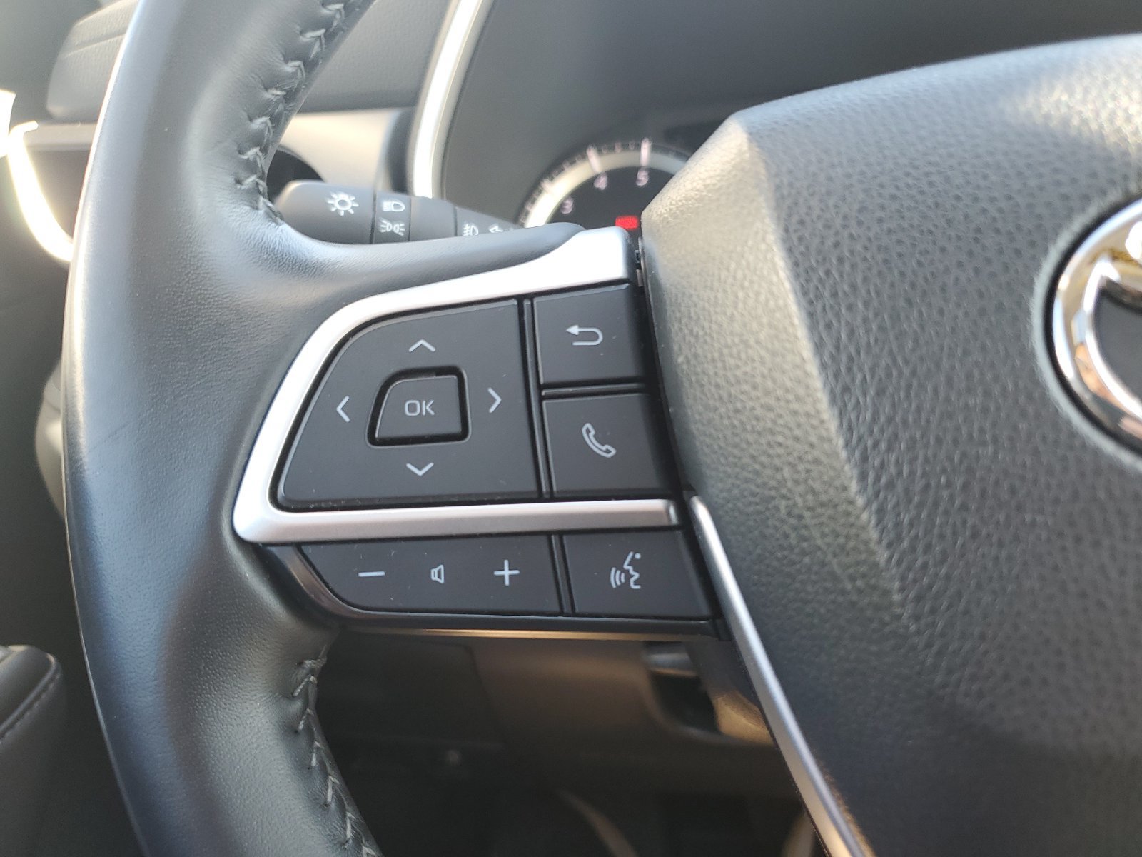 Used 2024 Toyota Highlander XLE AWD/4WD image 24