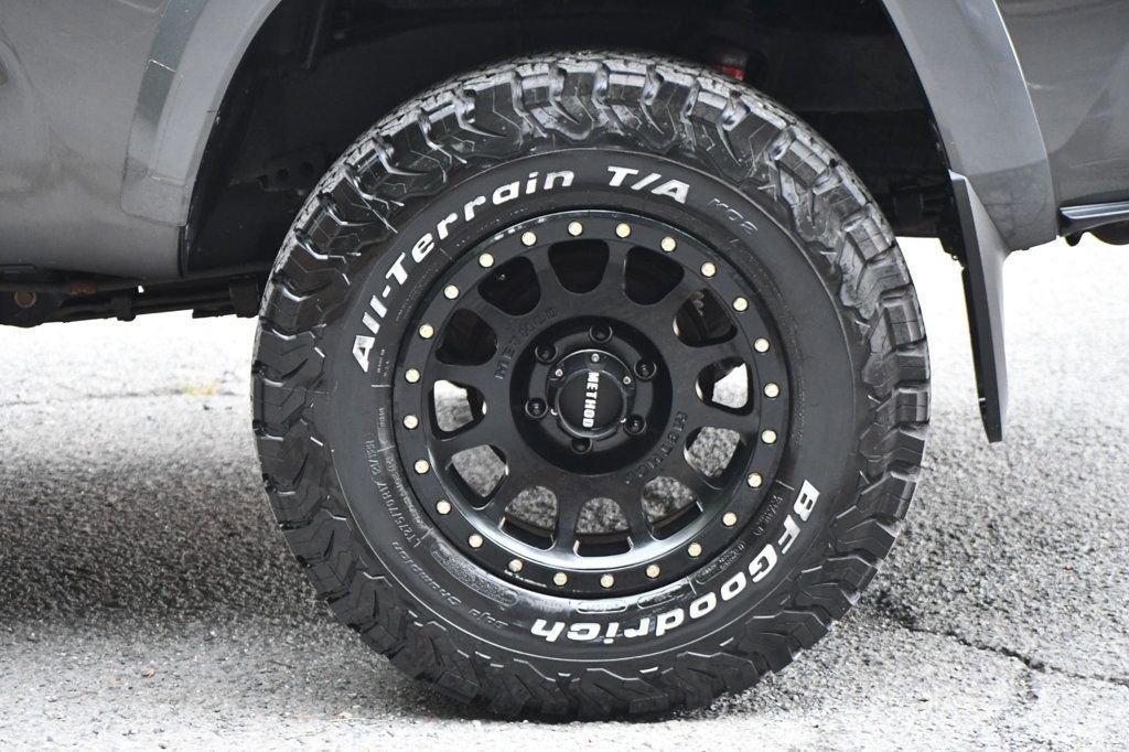 Used 2017 Toyota Tacoma TRD Sport image 7