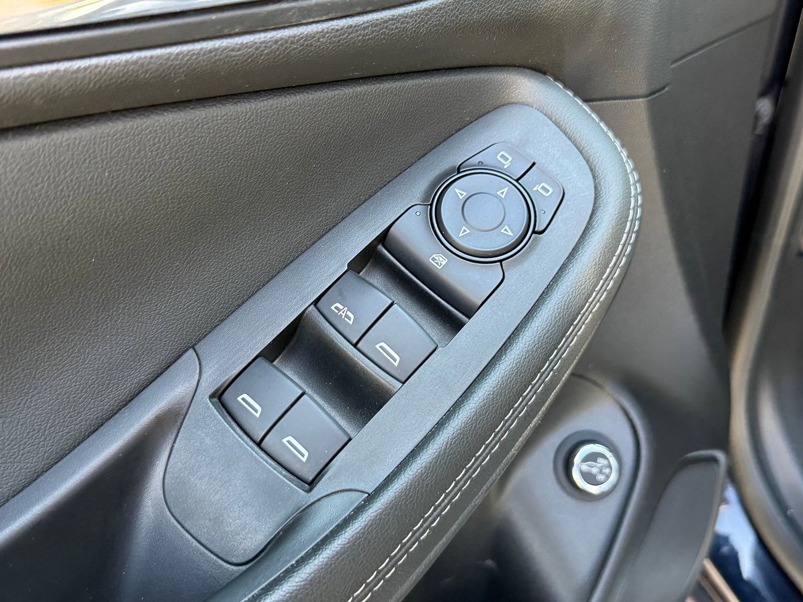 Certified 2021 Buick Encore GX Essence w/ Advanced Technology Package image 15