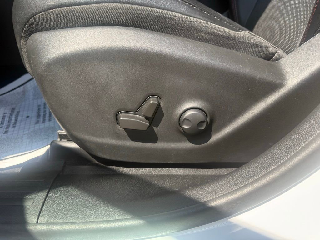 Used 2022 Jeep Cherokee Trailhawk w/ Premium Leather Package AWD/4WD image 12