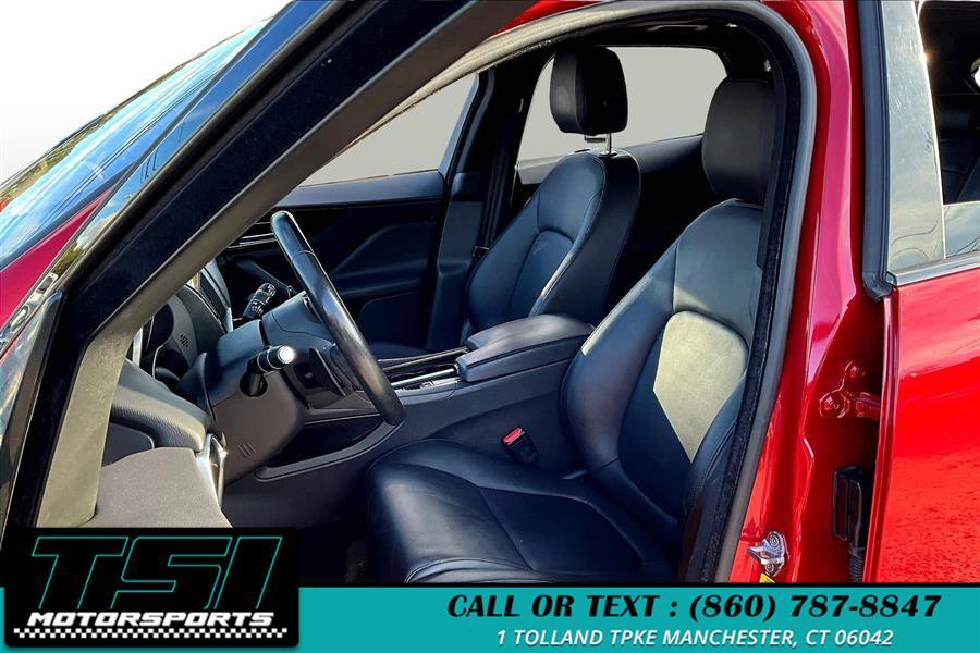 Used 2018 Jaguar F-PACE Premium image 25