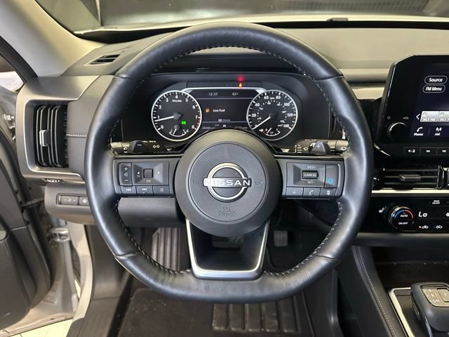 Used 2023 Nissan Pathfinder SL AWD/4WD image 25