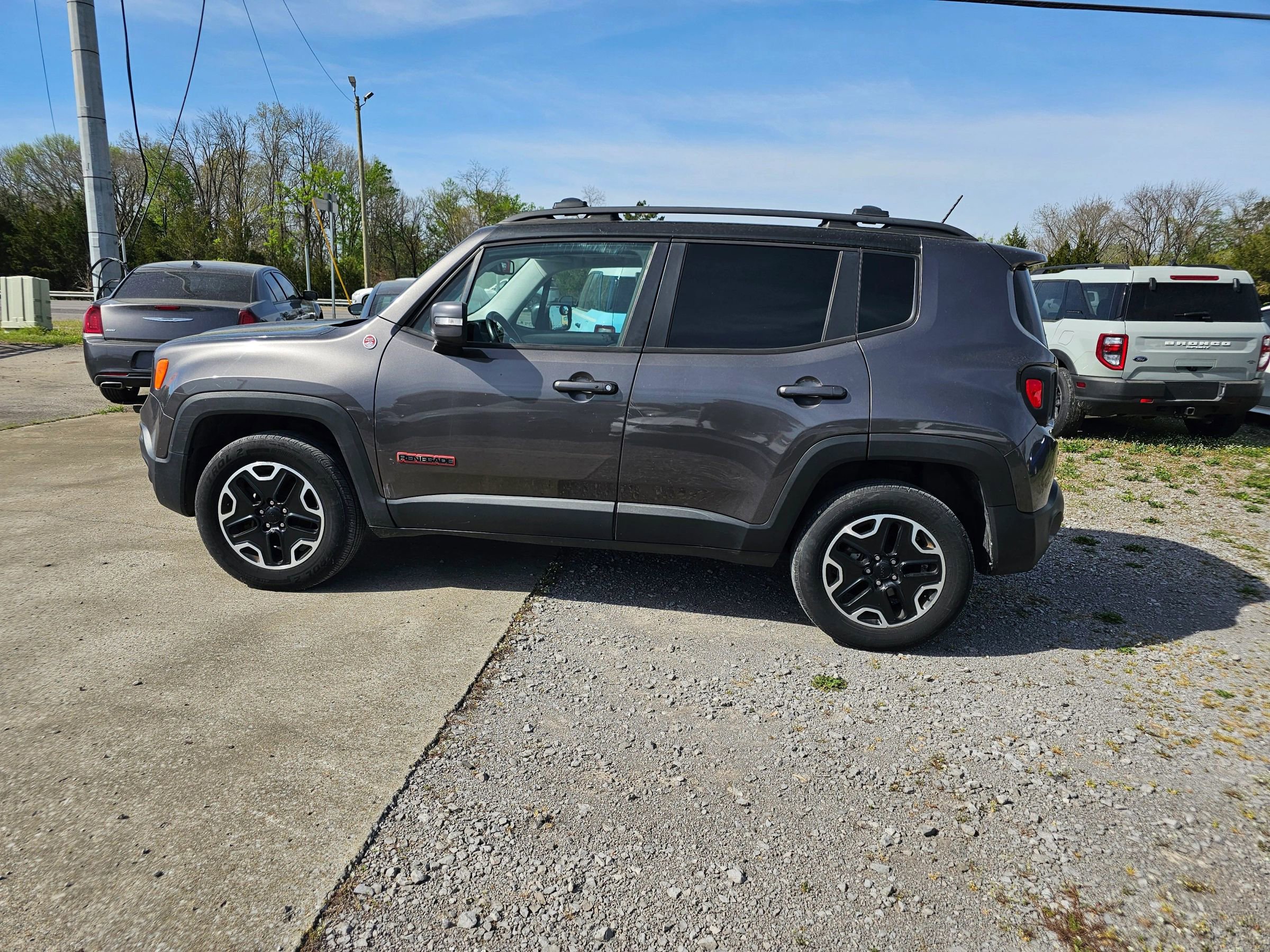 Used 2016 Jeep Renegade Trailhawk w/ Premium Trailhawk Package image 19