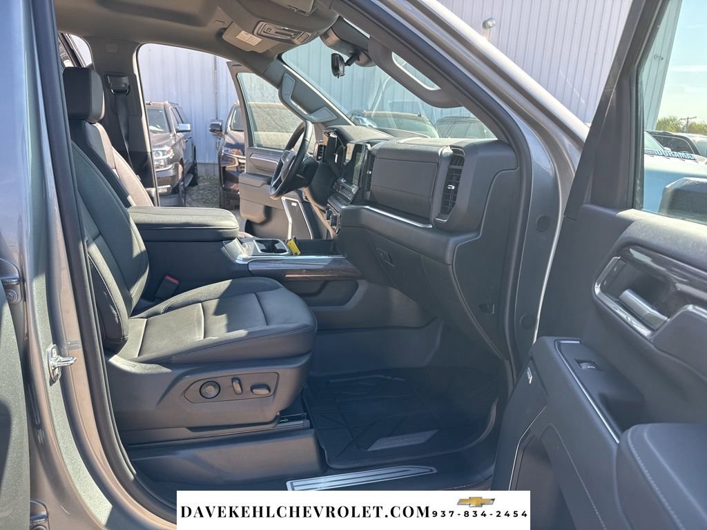 Used 2025 Chevrolet Silverado 2500 LTZ w/ LTZ Premium Package AWD/4WD image 25