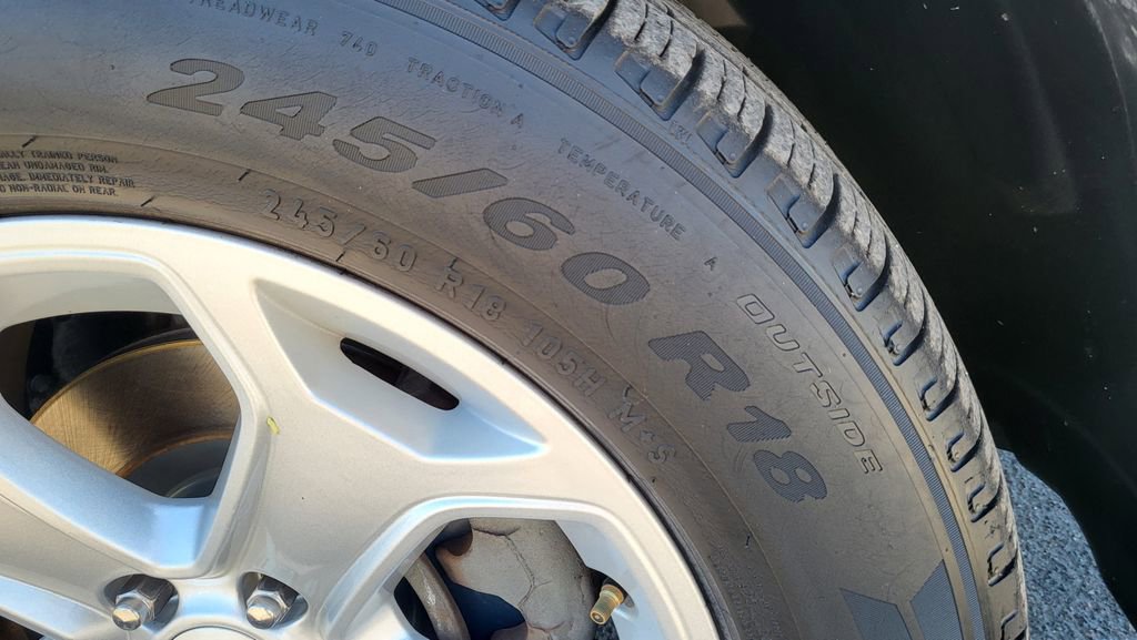 Used 2013 Ford Edge SEL image 16