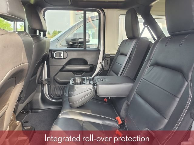 Used 2018 Jeep Wrangler Unlimited Sahara w/ Cold Weather Group AWD/4WD image 31