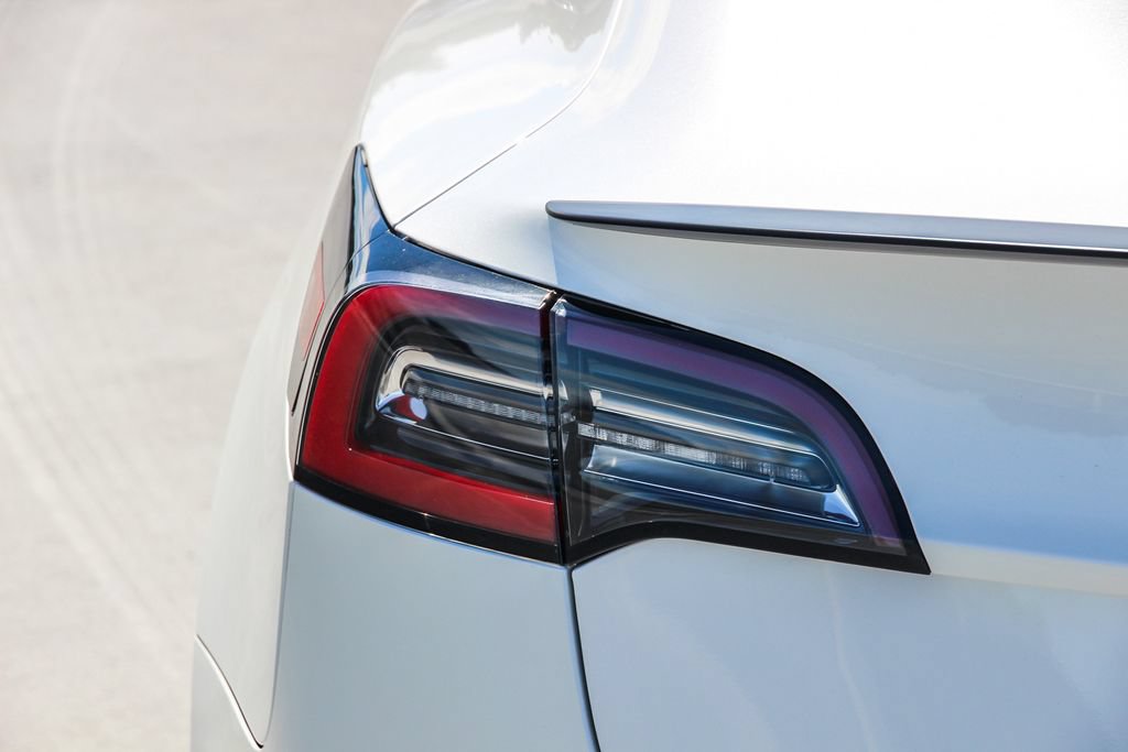 Used 2022 Tesla Model 3 Long Range AWD/4WD image 7