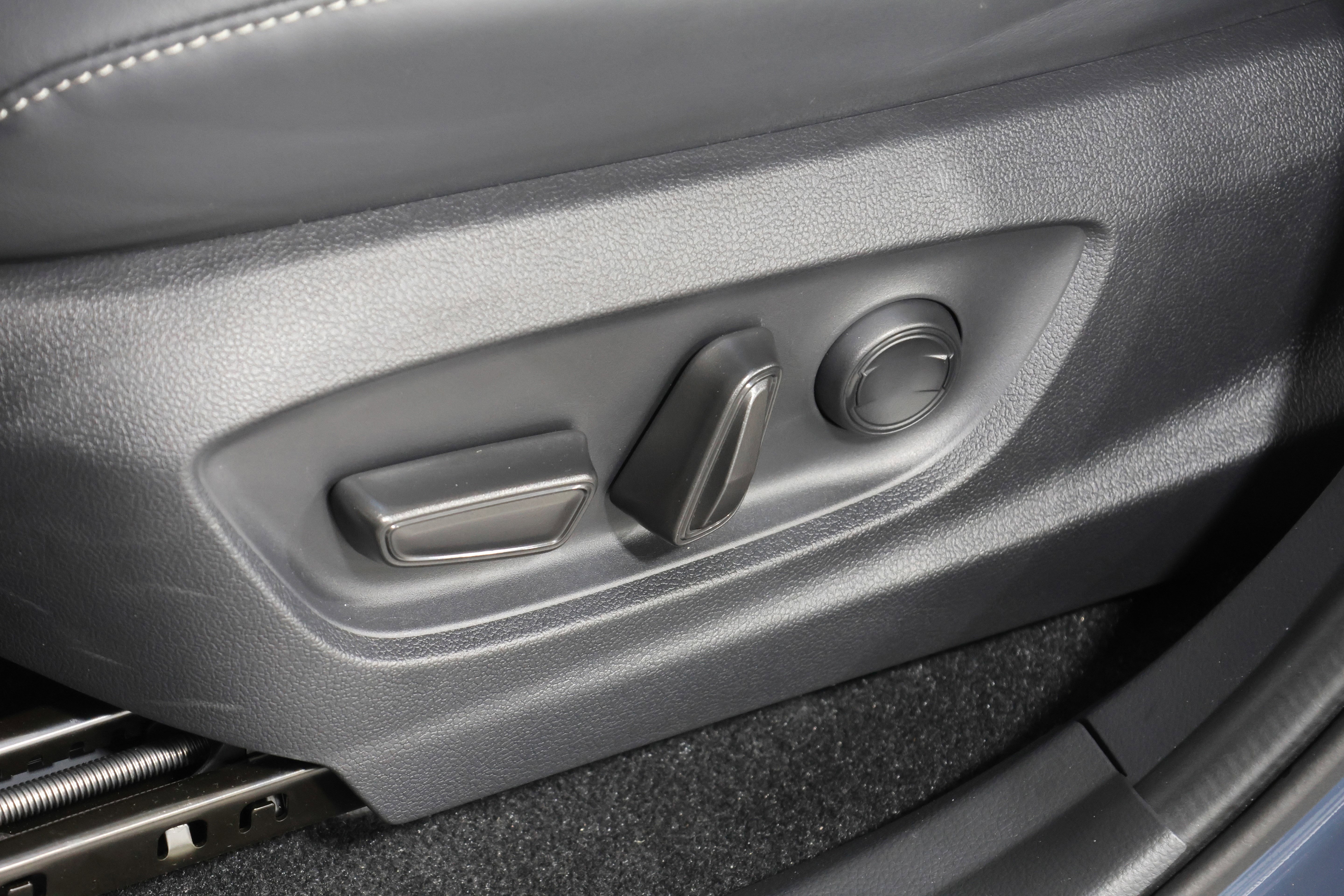 Used 2025 Toyota Crown XLE image 32