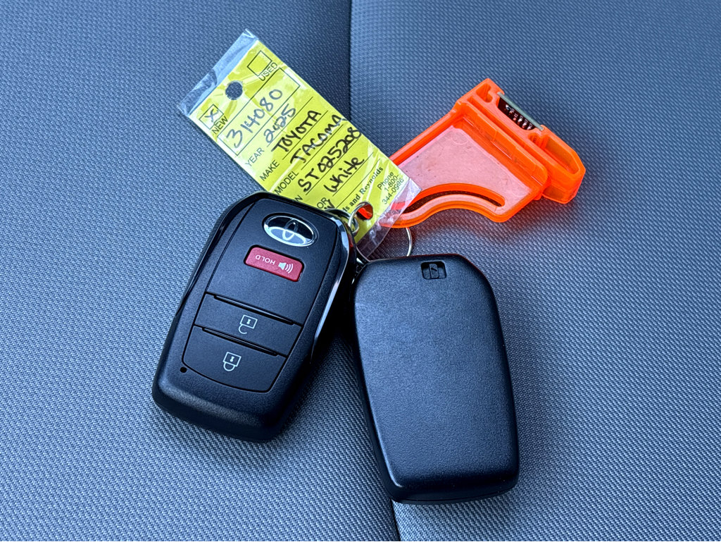 Used 2025 Toyota Tacoma SR5 image 33