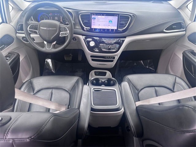 Used 2023 Chrysler Pacifica Touring-L image 25