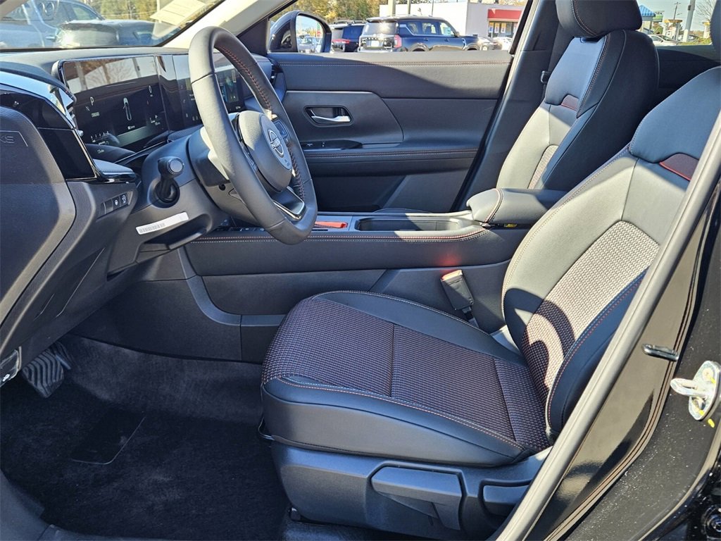 New 2026 Nissan Kicks SR image 3