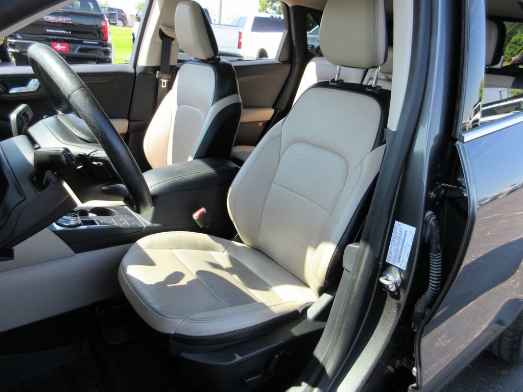 Used 2020 Ford Escape Titanium AWD/4WD image 20