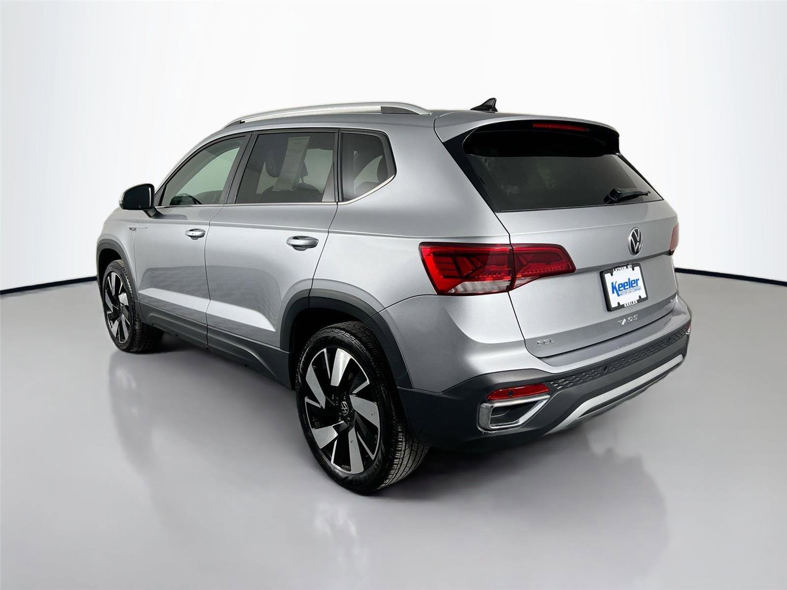 Used 2024 Volkswagen Taos SEL image 4