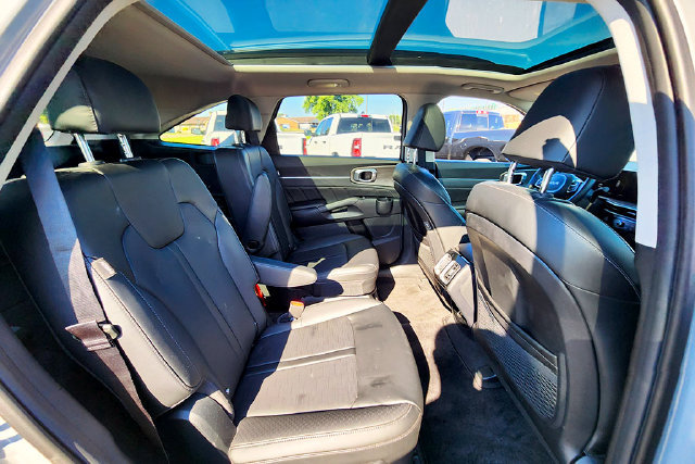 Used 2025 Kia Sorento SX AWD/4WD image 27