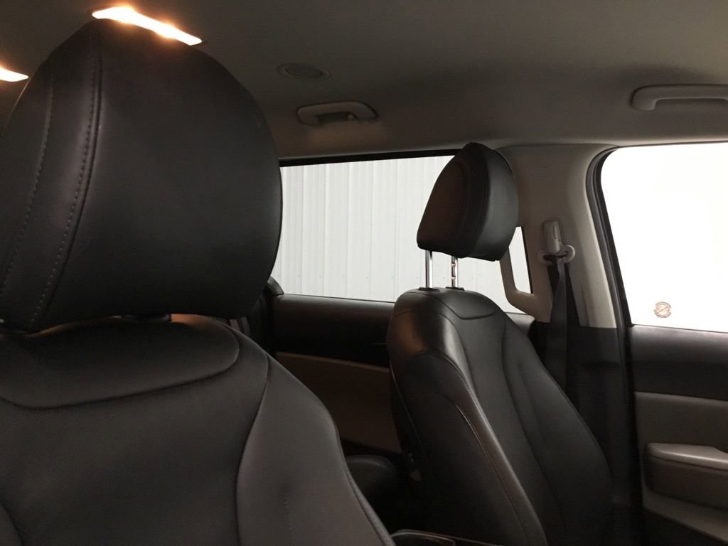 Used 2025 Kia Carnival image 23
