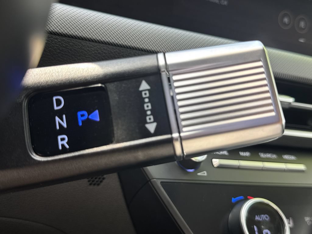 Used 2025 Hyundai Sonata Limited FWD image 31