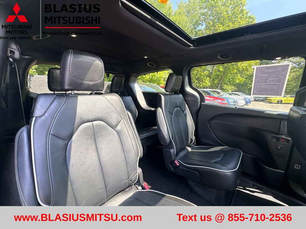 Used 2023 Chrysler Pacifica Limited w/ S Appearance Package FWD image 26