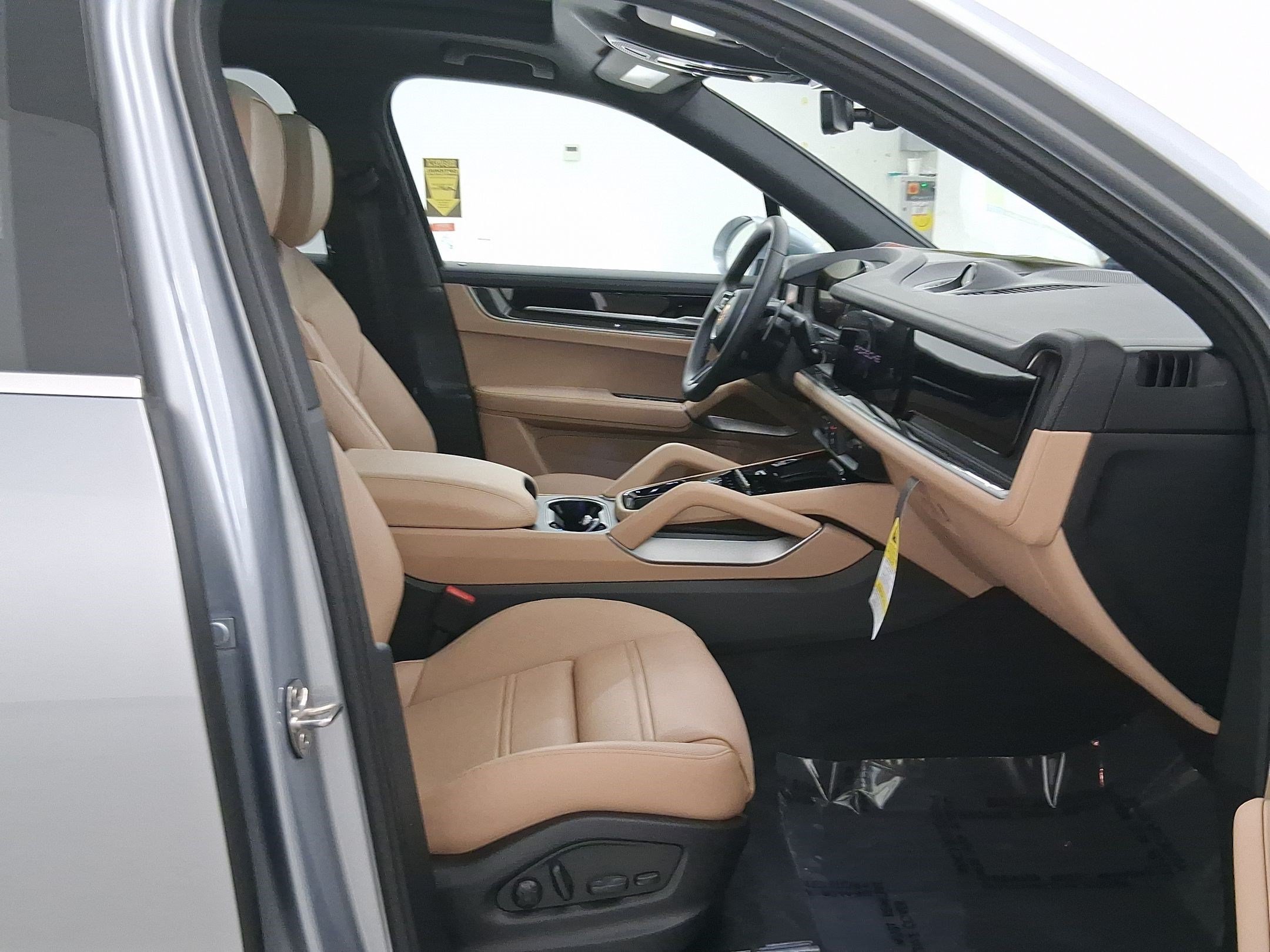 Used 2026 Porsche Cayenne E-Hybrid AWD/4WD image 31