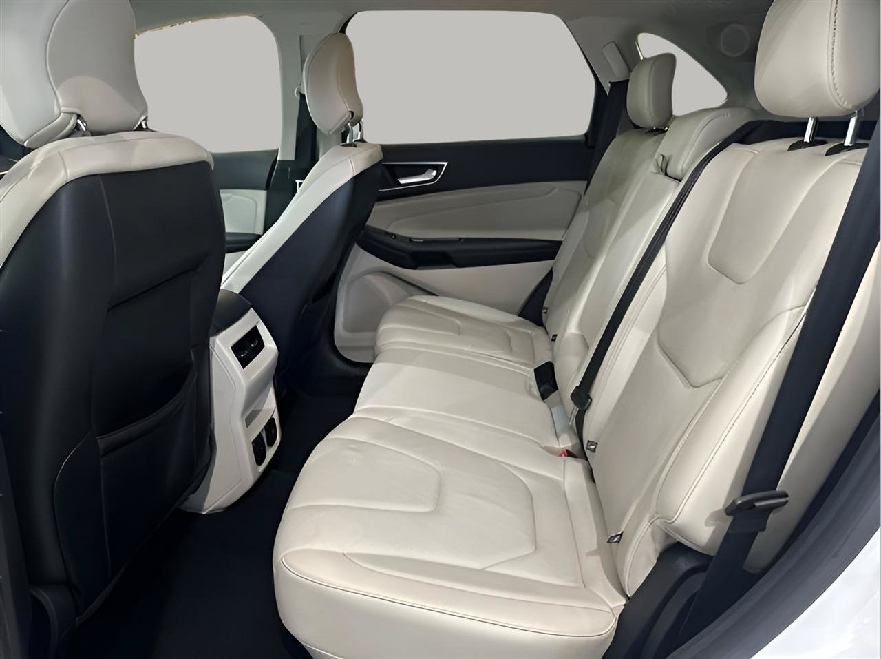 Used 2018 Ford Edge Titanium w/ Technology Package FWD image 13