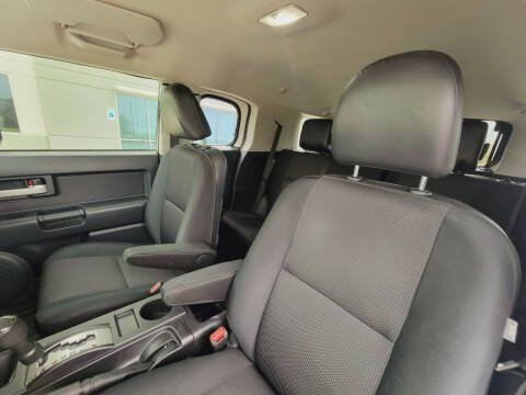 Used 2012 Toyota FJ Cruiser 4WD w/ Convenience Pkg image 10