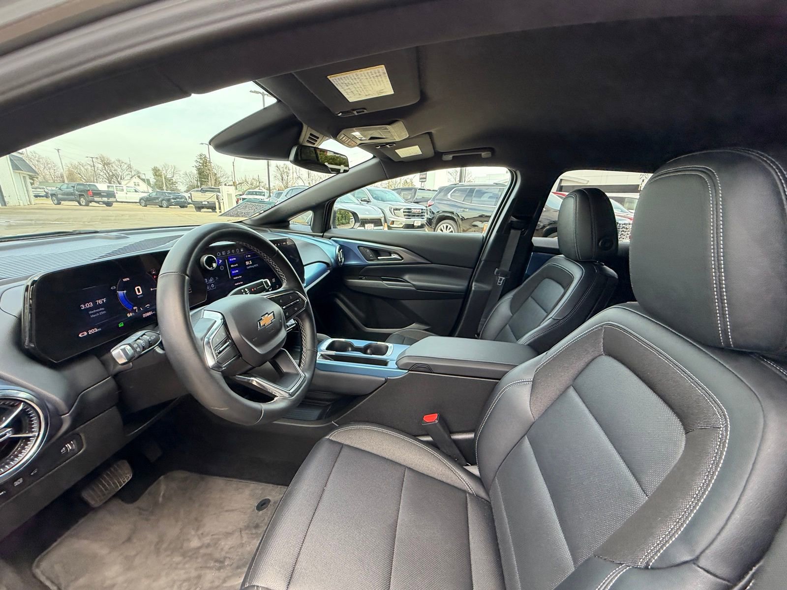 Used 2025 Chevrolet Equinox EV LT w/ Convenience Package FWD image 4