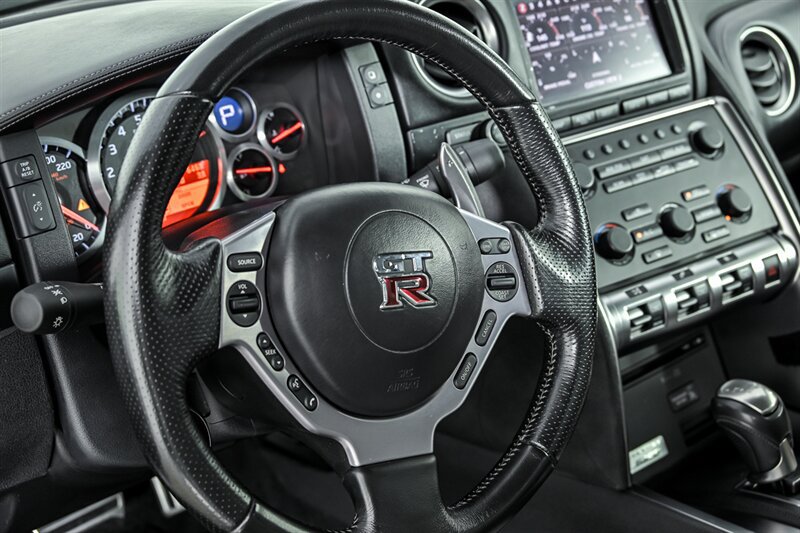 Used 2009 Nissan GT-R Premium AWD/4WD image 19
