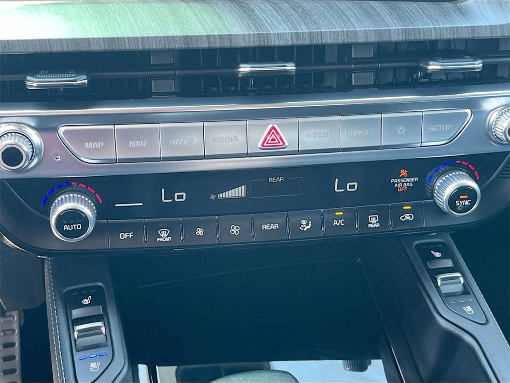 Used 2024 Kia Telluride SX w/ Towing Package image 16