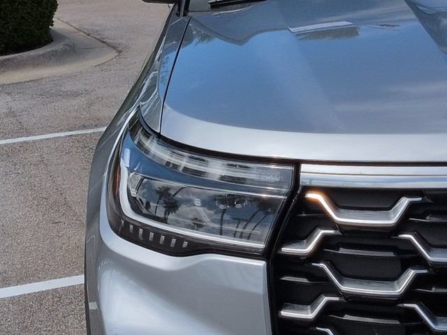 Used 2025 Ford Explorer Platinum AWD/4WD image 10