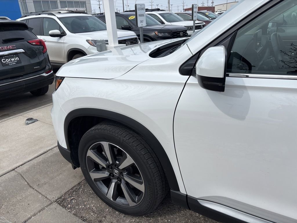Used 2025 Honda Pilot Touring image 10