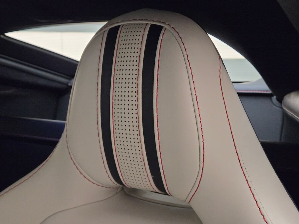 Used 2023 Aston Martin V8 Vantage Coupe RWD image 28