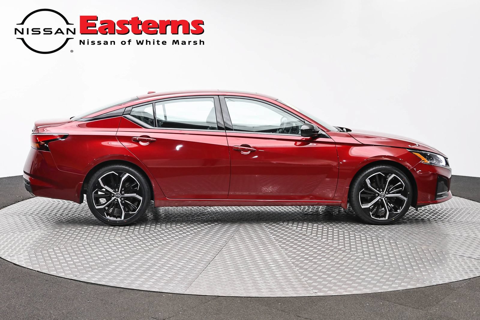 Used 2024 Nissan Altima 2.5 SR w/ SR Premium Package FWD image 4