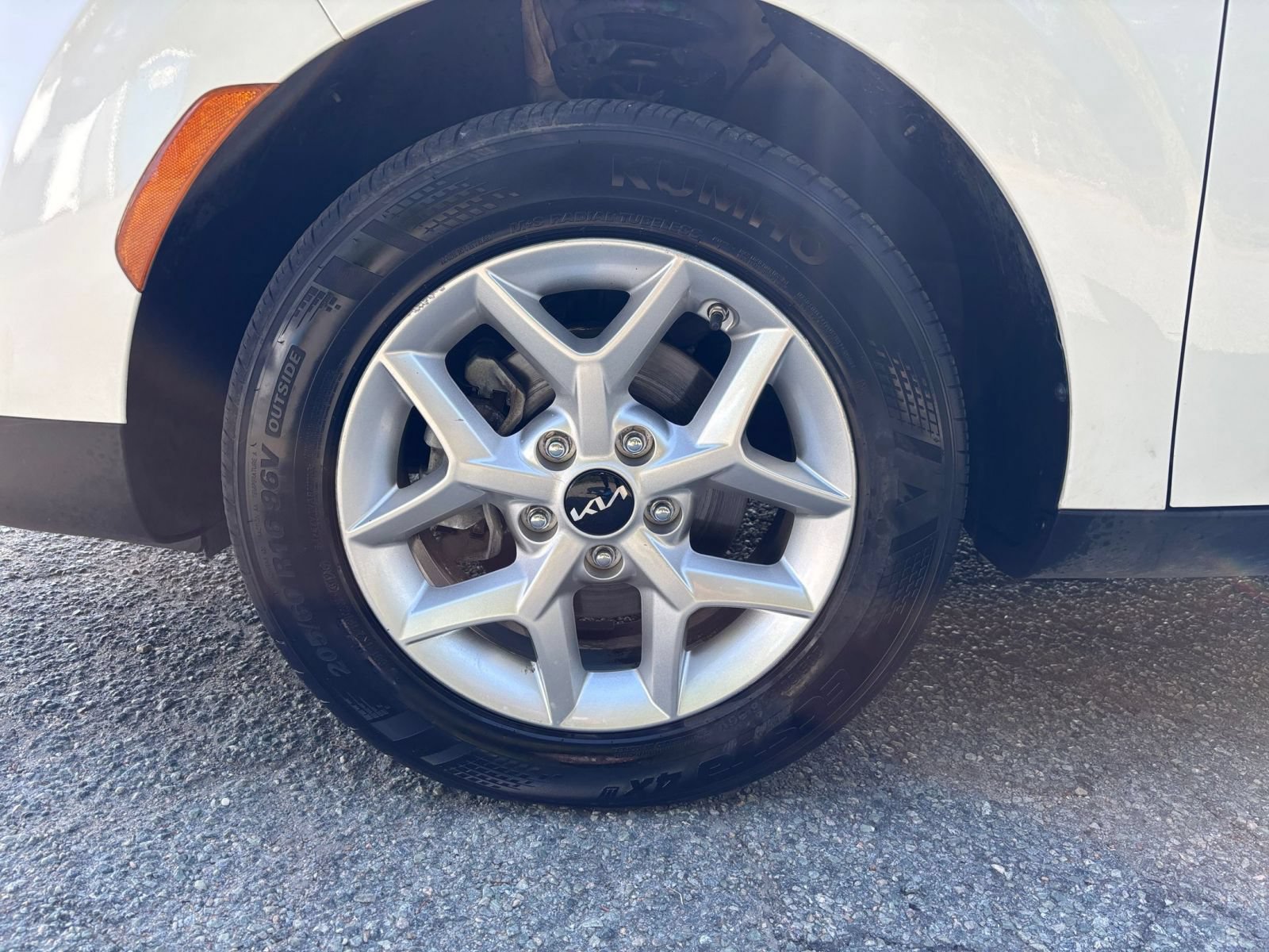 Used 2025 Kia Soul LX w/ LX Technology Package FWD image 23