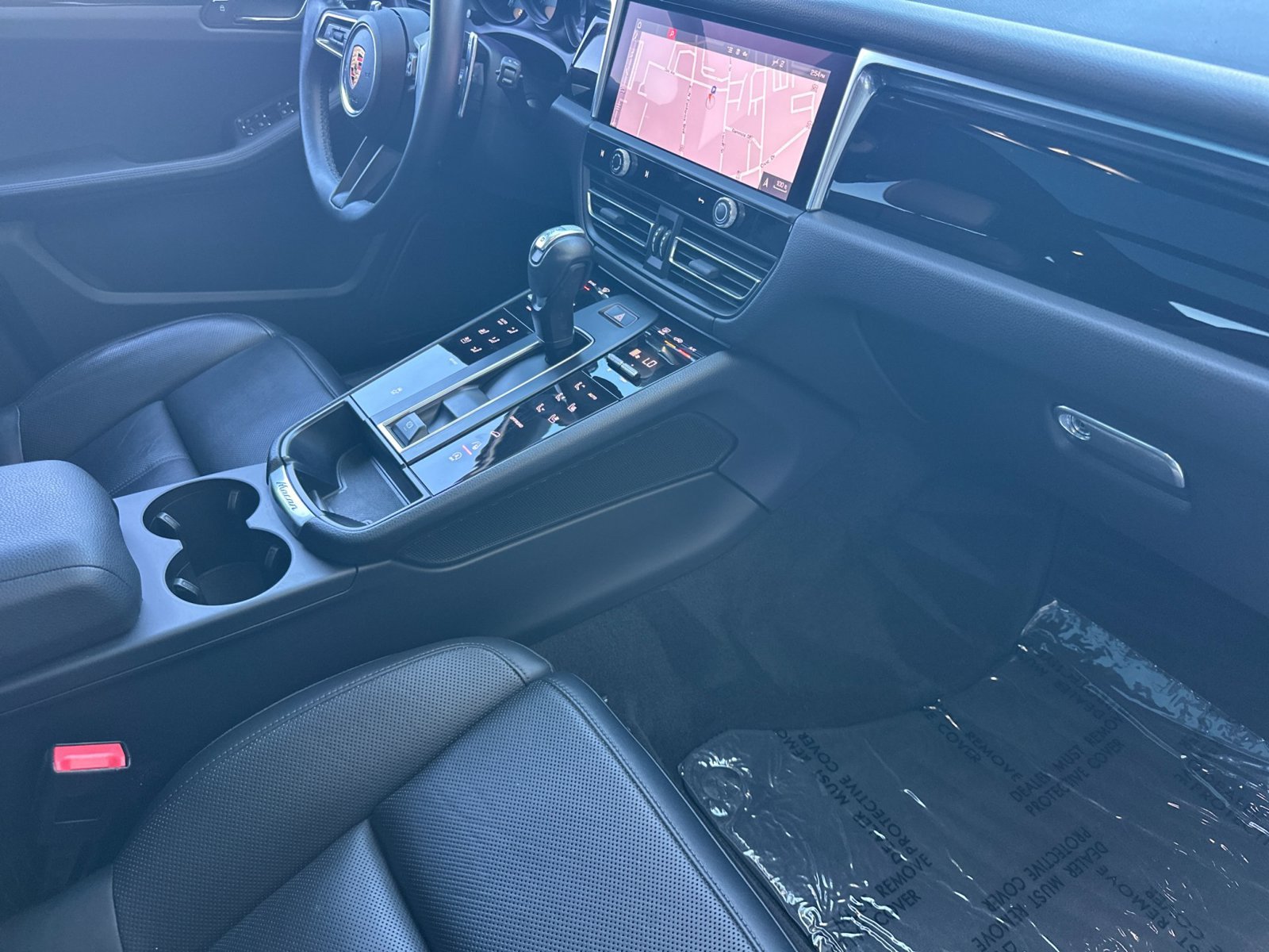 Certified 2024 Porsche Macan AWD/4WD image 20