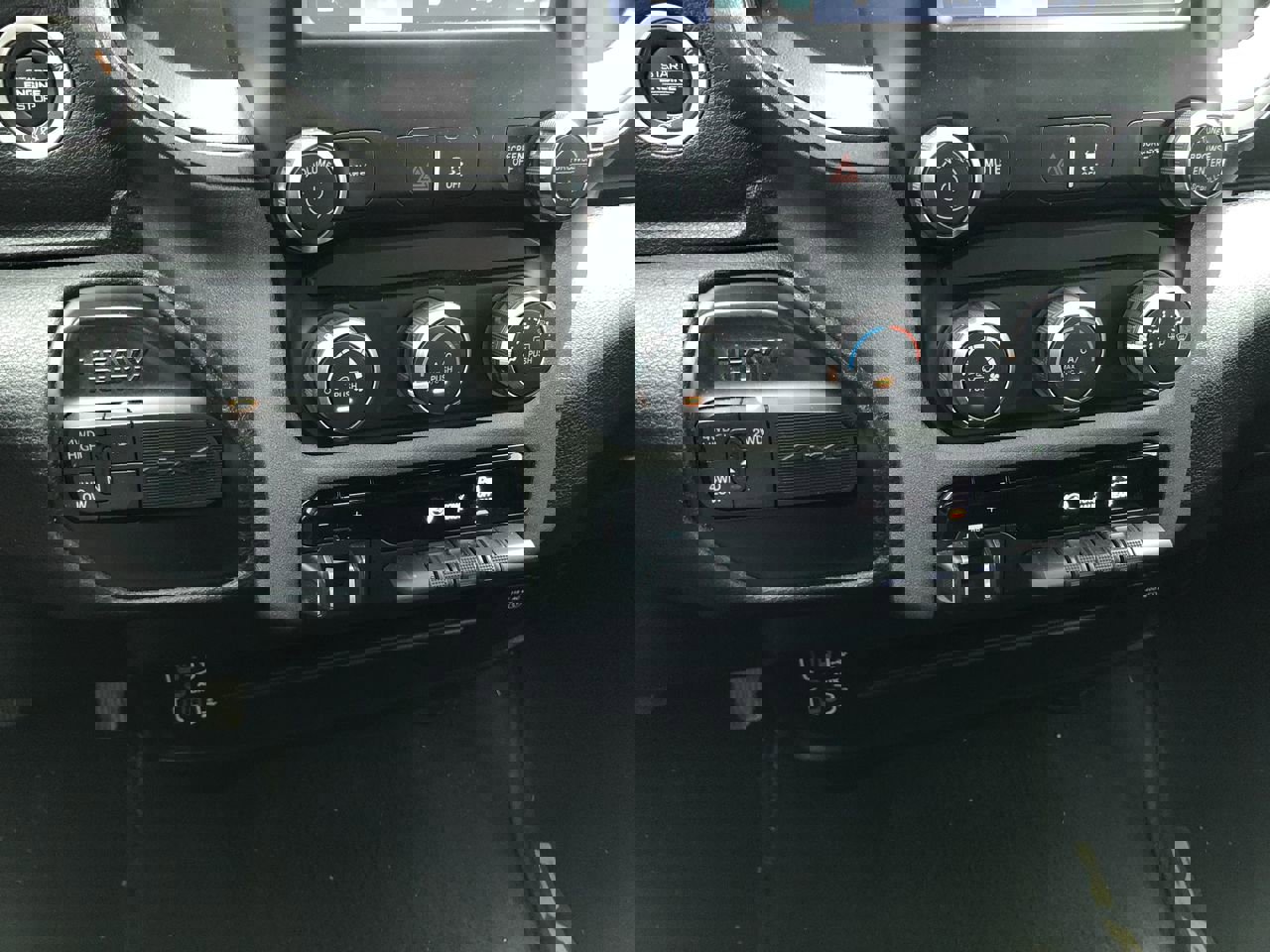 Used 2022 RAM 3500 Tradesman image 21