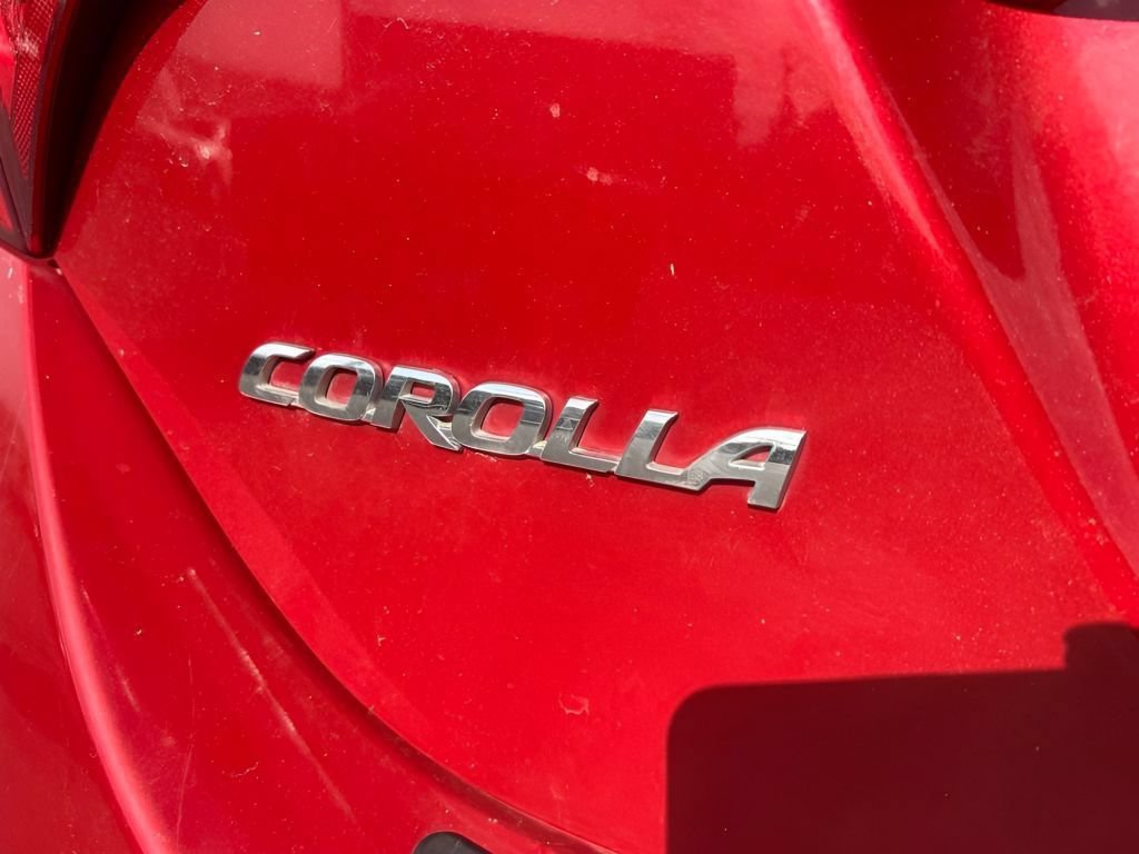 Used 2017 Toyota Corolla SE w/ SE Premium Package FWD image 9