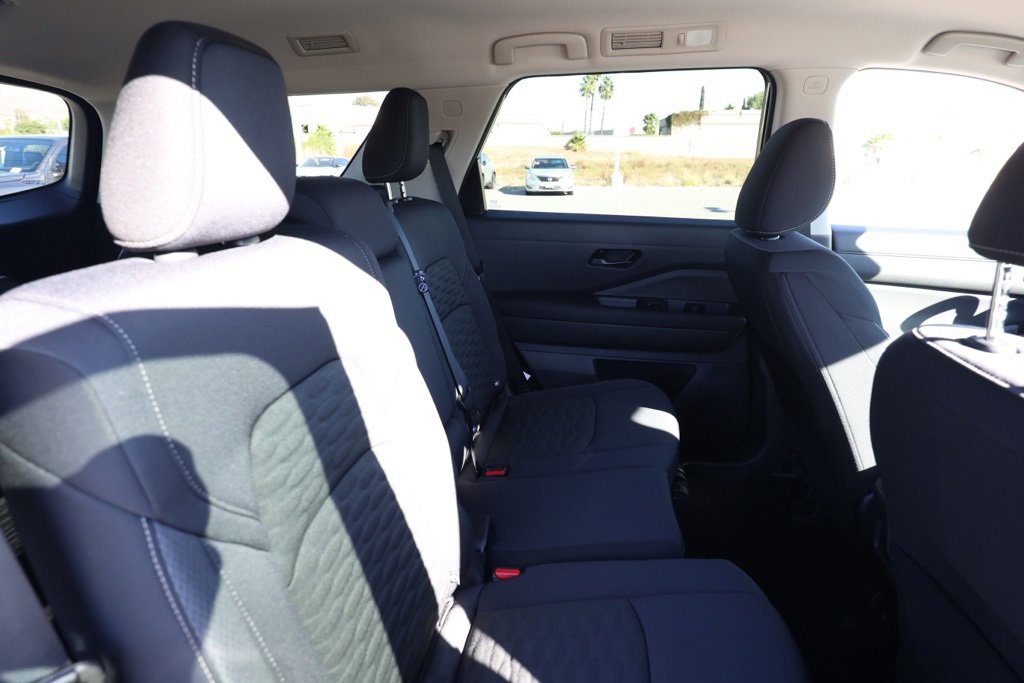 New 2025 Nissan Pathfinder SV w/ Cargo Package image 18