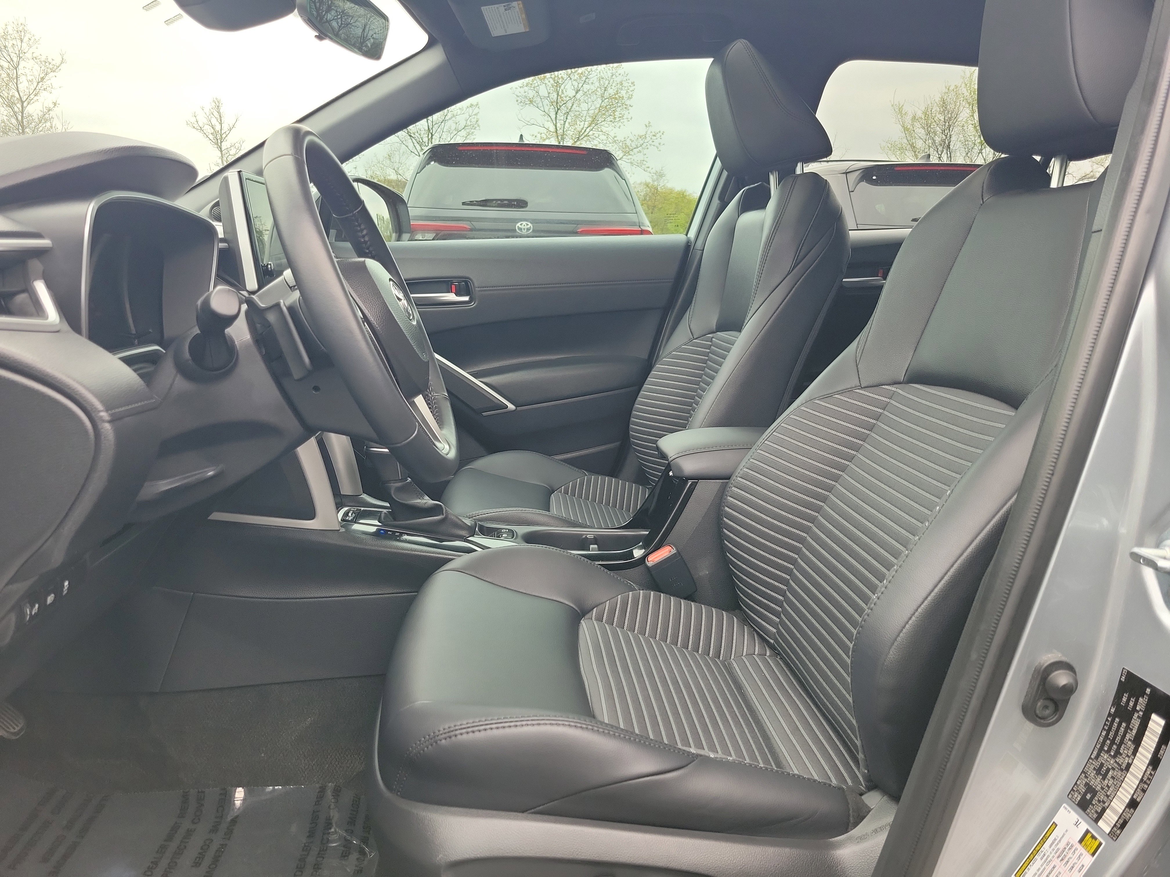 Used 2025 Toyota Corolla Cross AWD Hybrid w/ Convenience Package image 22