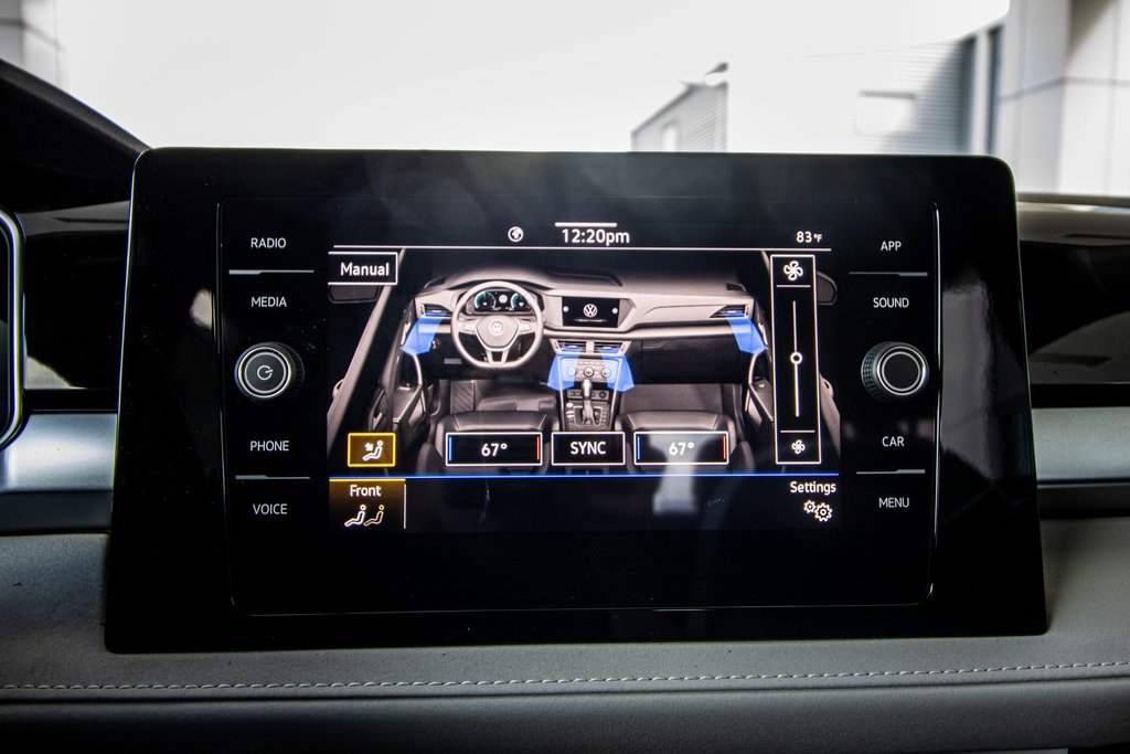 Certified 2025 Volkswagen Taos SE w/ Black Wheel Package image 4