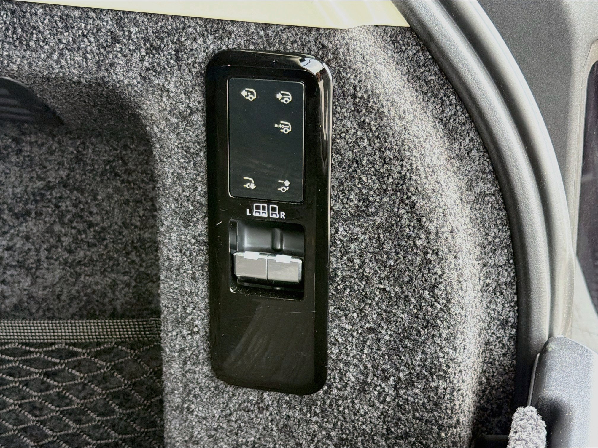 Used 2025 Land Rover Range Rover Autobiography AWD/4WD image 11
