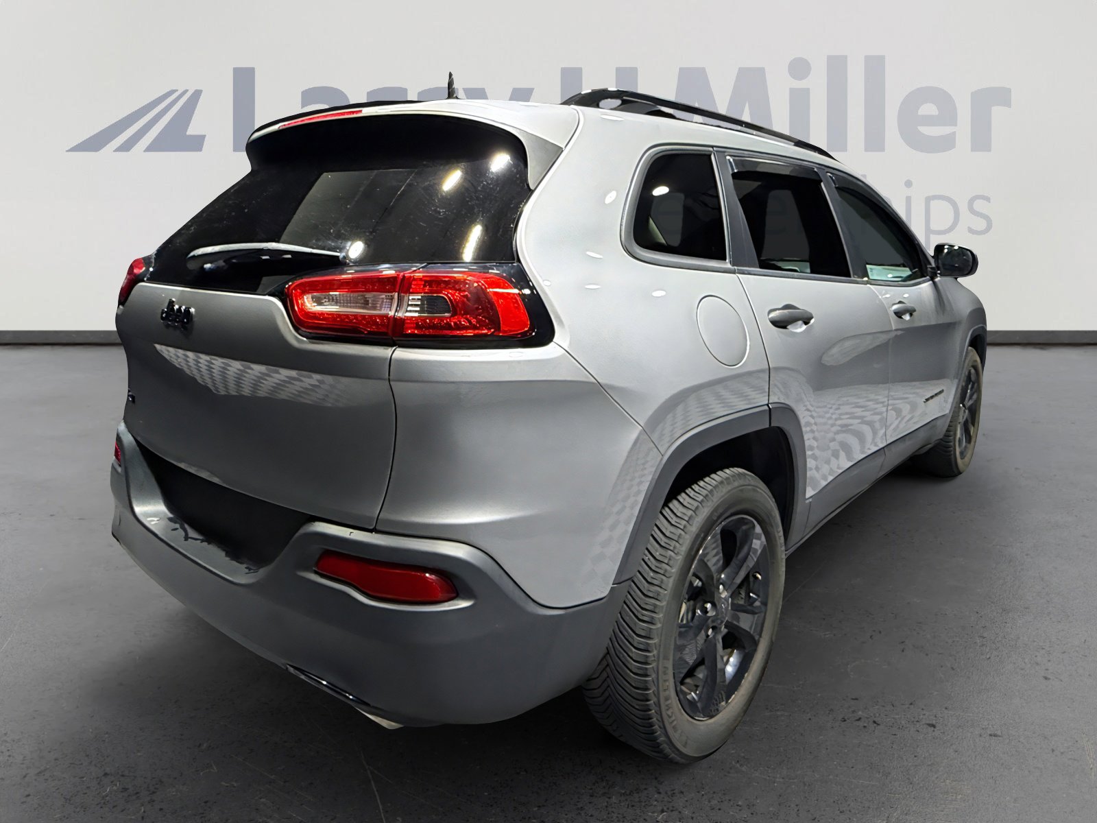 Used 2017 Jeep Cherokee Sport AWD/4WD image 5